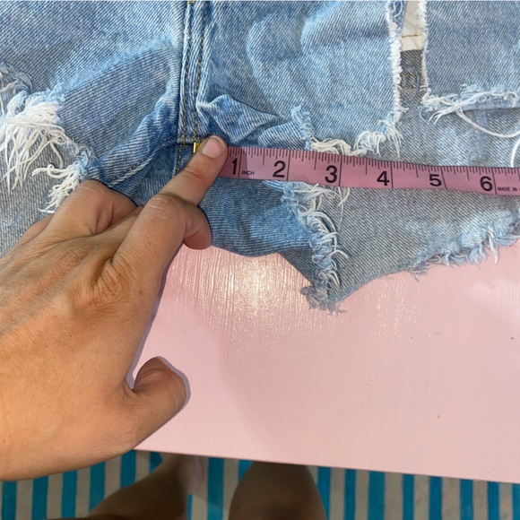 Levi’s 501 Premium Cutoff Shorts Destroyed Distressed Denim Jean Waist 27 Womens - Picture 4 of 10